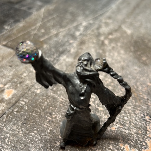Pewter Wizard Figurine w/ Crystals 1984 Medieval Magician - Picture 4 of 5